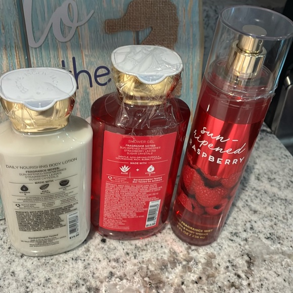 Bath and bodyworks Sun Ripened Raspberry Gift set - Picture 3 of 3
